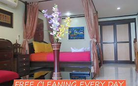 Jomtien Plaza Suite Apartments